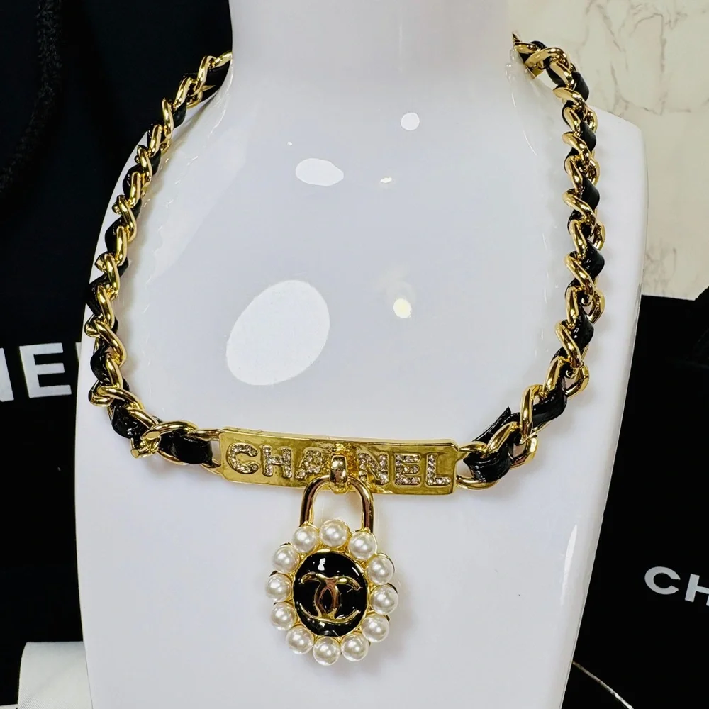 A-1DC-33: NECKLACE: Blk Pleather & Golden Braided Rope w/Faux Pearl Charm, NWOT